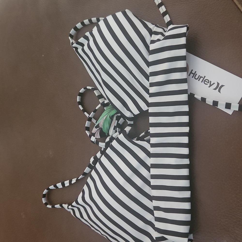 🎀NWT Hurley Reversible Bikini Top 👙